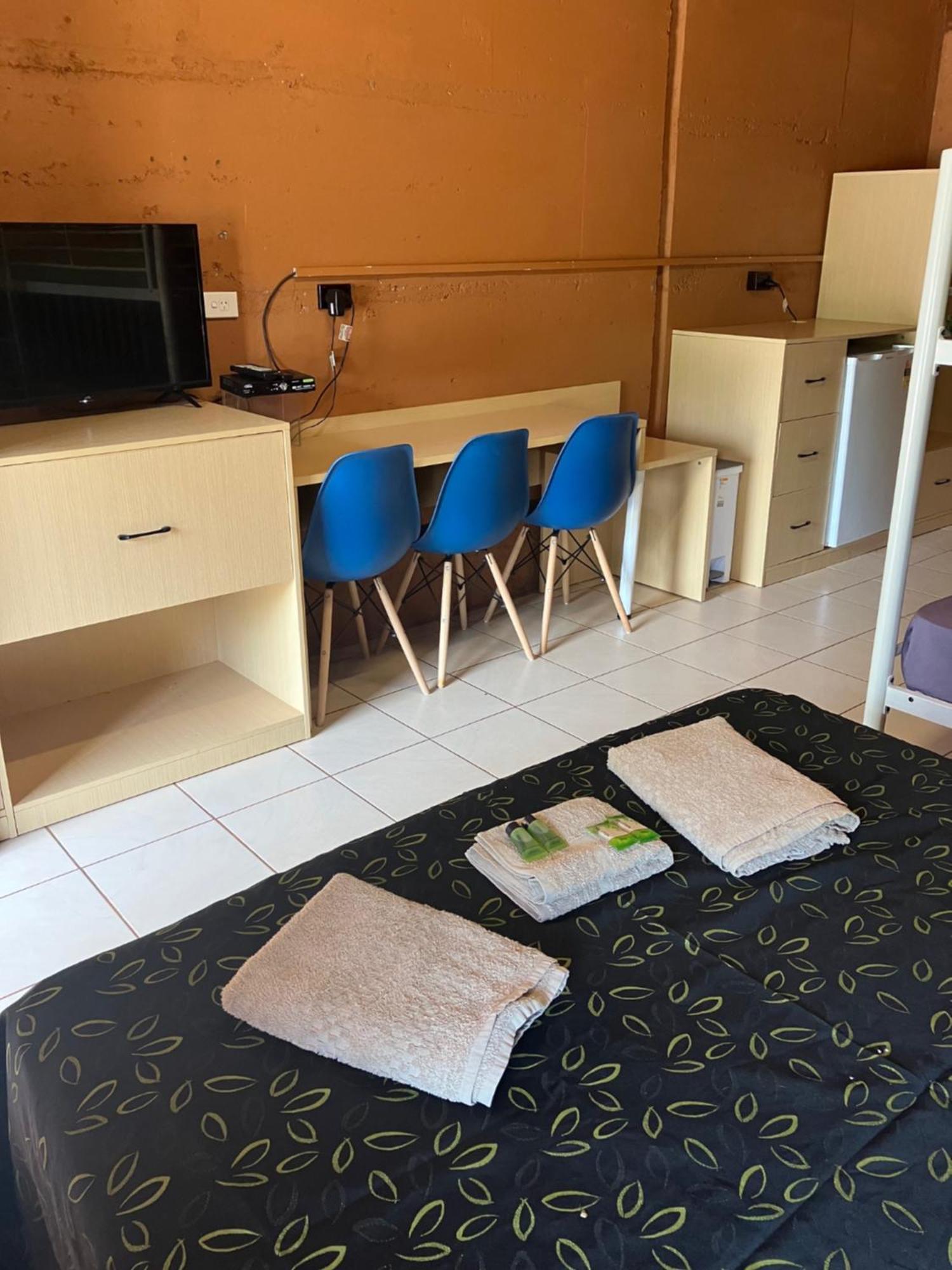 Territory Manor Motel & Caravan Park Mataranka Rom bilde