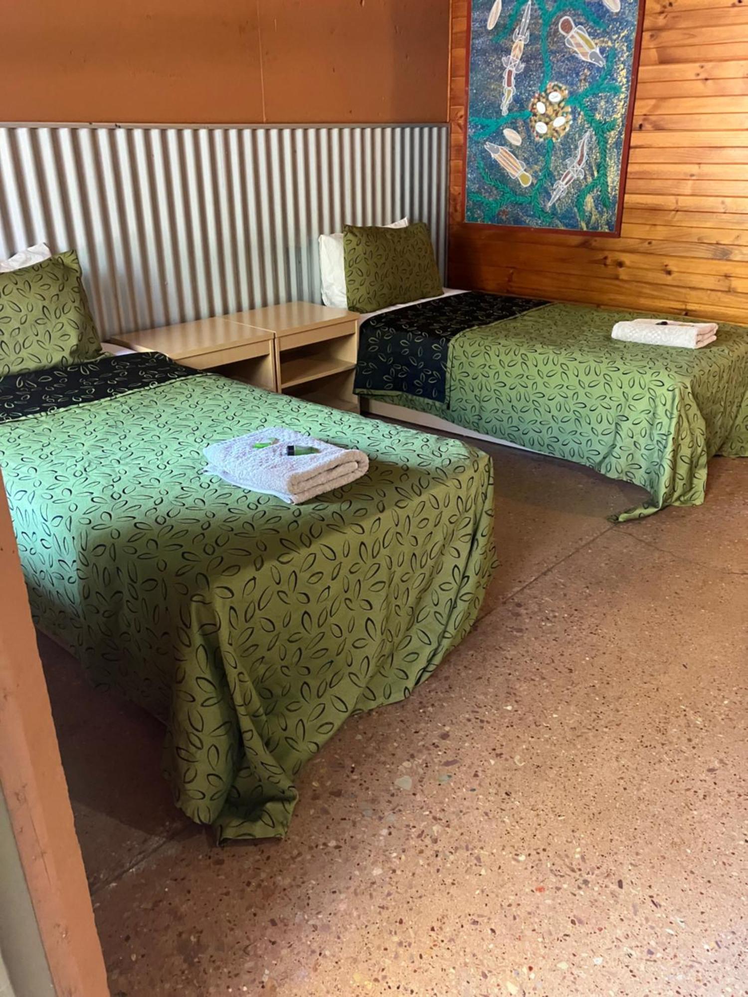 Territory Manor Motel & Caravan Park Mataranka Eksteriør bilde